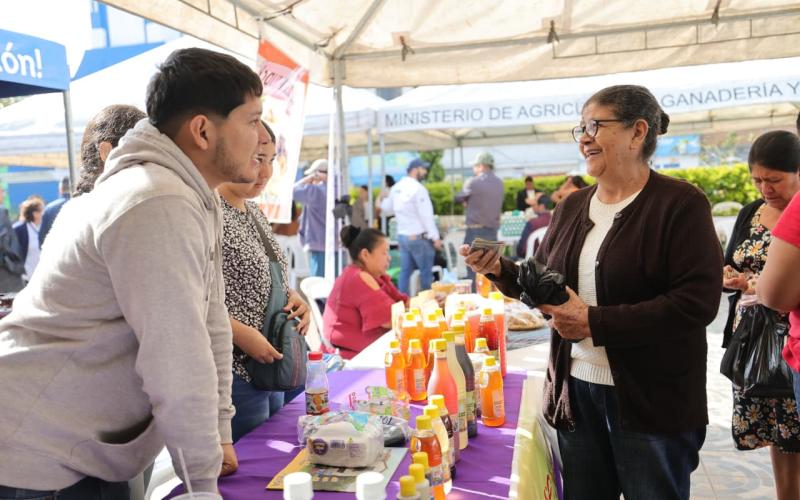 La Feria del Agricultor regresa a Bárcena, Villa Nueva