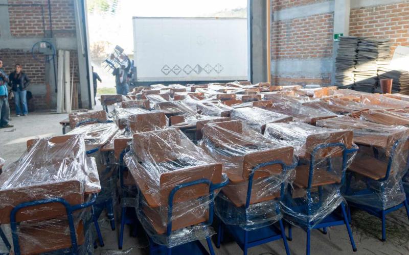 Más comodidad y mejores condiciones para aprender: estudiantes de Jalapa reciben nuevo mobiliario escolar