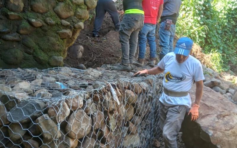 Mantenimiento en Malacatán: Caminos rehabilita estribo de puente vehicular