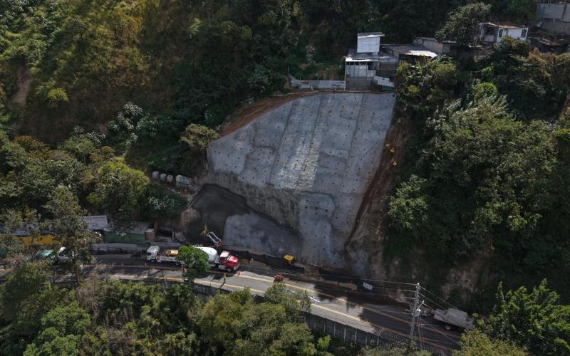 Covial avanza en la protección de la ruta entre zona 13 y Boca del Monte 