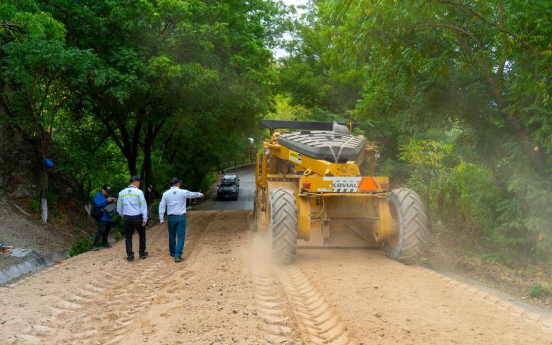 Trabajan en rehabilitar acceso a Santa Rita en Guastatoya tras años de abandono