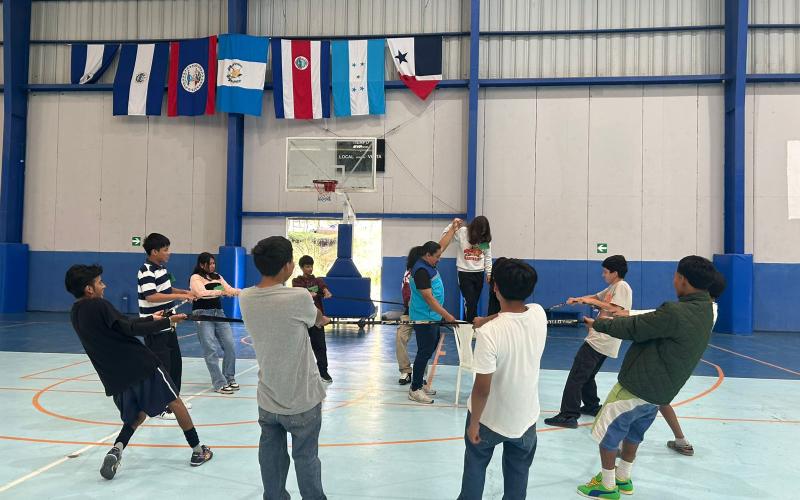 Jornada interinstitucional acerca oportunidades a jóvenes de la zona 7