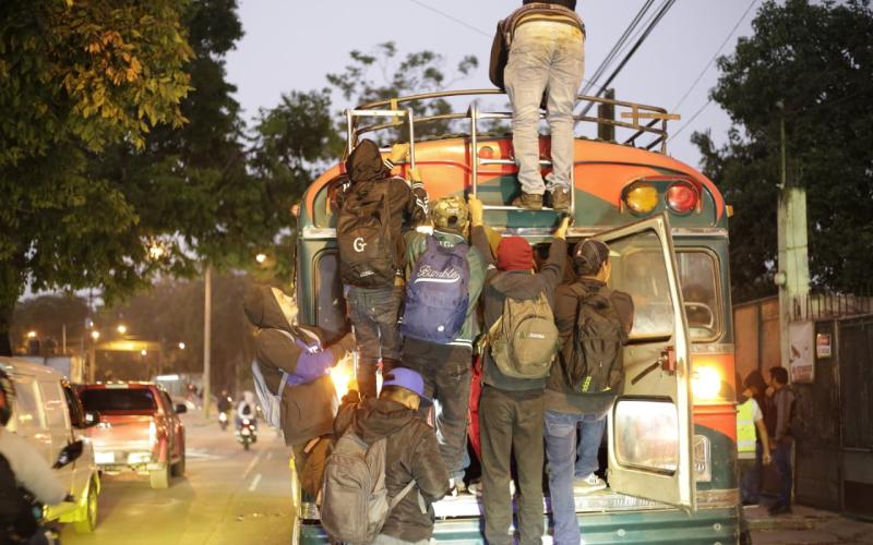 Operativo conjunto detecta sobrecarga en transporte extraurbano en zona 6