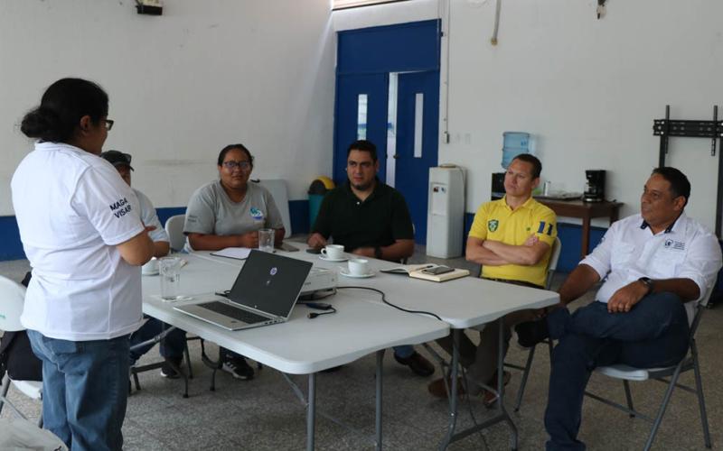 Presentan avances del estudio de la población del pez blanco en el lago Petén Itzá