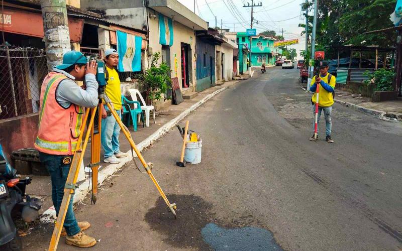 ¡Preparando el terreno para un mejor camino en Suchitepéquez!