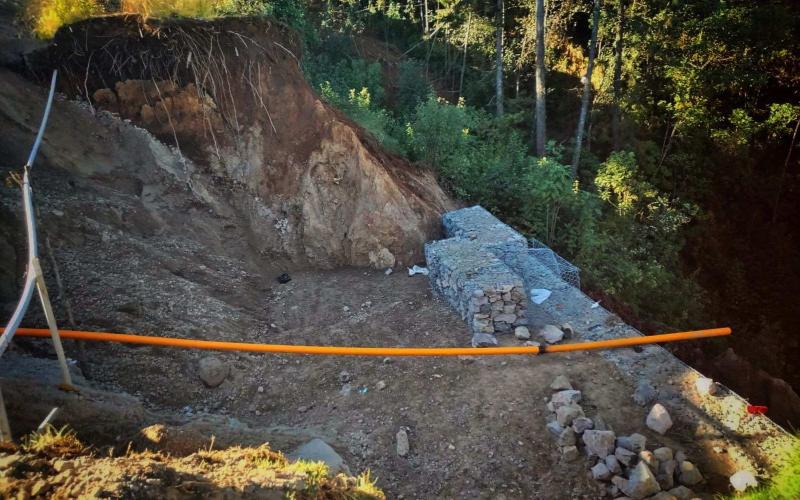Construyen muro de gaviones y renuevan tubería para restablecer el paso en Momostenango y San Bartolo Aguas Calientes