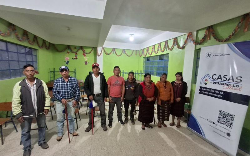 12 líderes comunitarios se capacitan