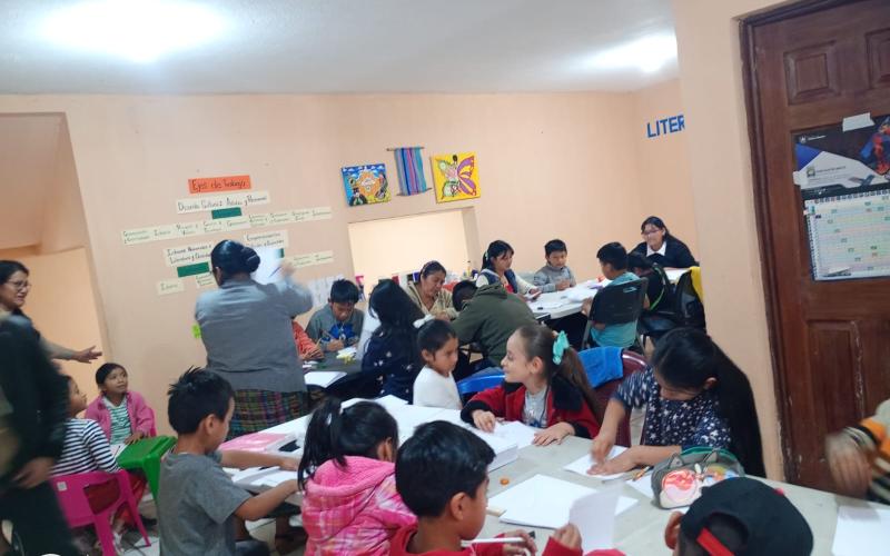 Curso de arte en San Juan Sacatepéquez
