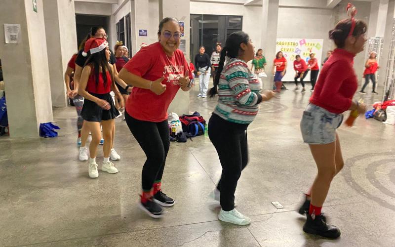 Superclase Navideña de Baile