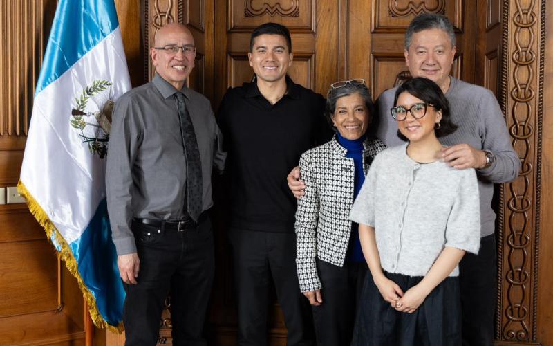 Juan José Chang, el técnico que hizo historia en la FIFA, visita el Palacio Nacional de la Cultura