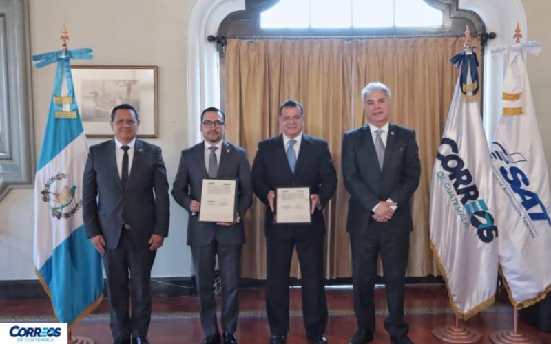 SAT y Correos de Guatemala fortalecen lazos de cooperación con la firma de convenio interinstitucional