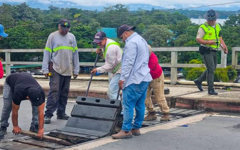 Mantenimiento provisional en el puente Río Dulce garantiza la continuidad del tránsito y la seguridad de miles de usuarios