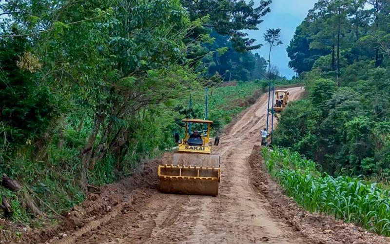 Más de 10 kilómetros rehabilitados mejoran la vida de comunidades en Chisec y San Pedro Carchá