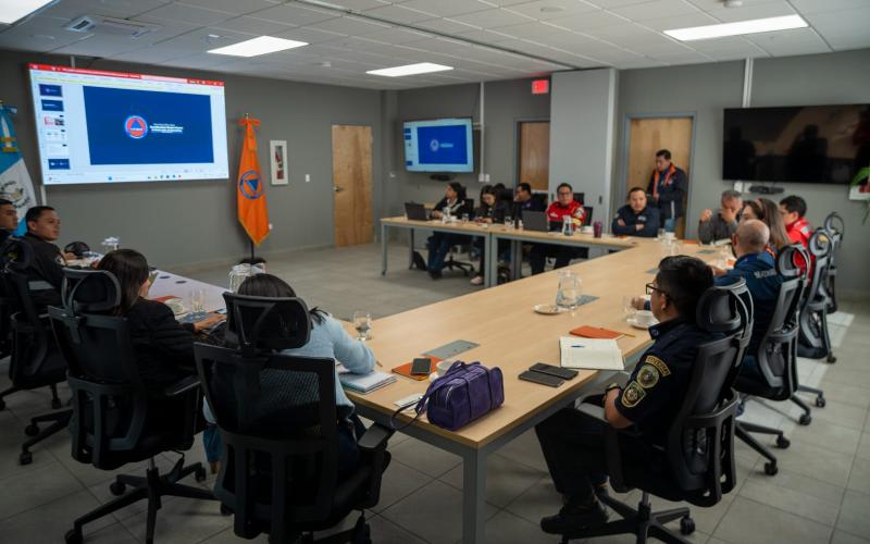 Coordinan estrategias comunicacionales frente a la temporada de incendios