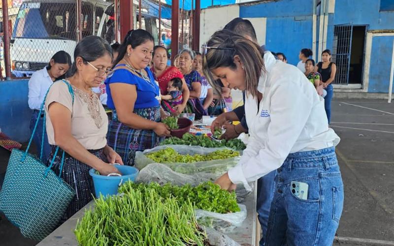 Entrega de pilones en Suchitepéquez impulsan el establecimiento de huertos familiares