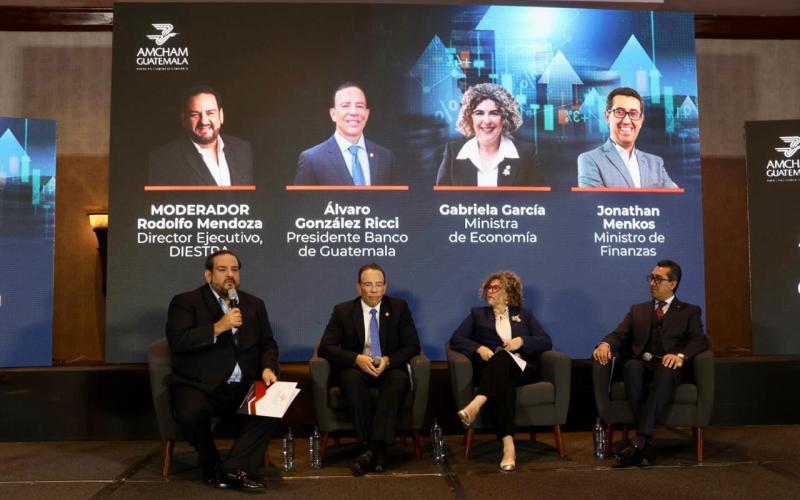 Ministra de Economía resalta el trabajo de la cartera para impulsar el desarrollo económico del país. 