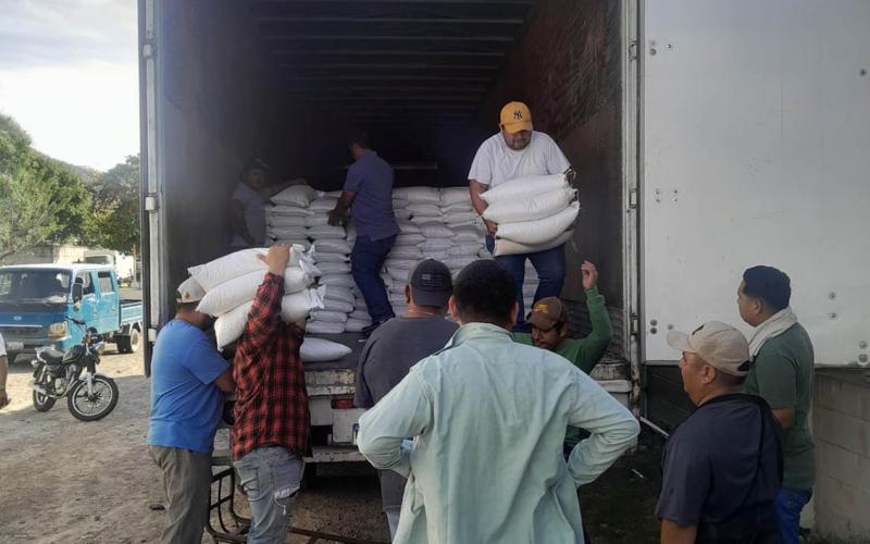 Familias de Huitán y El Chal reciben raciones alimentarias 