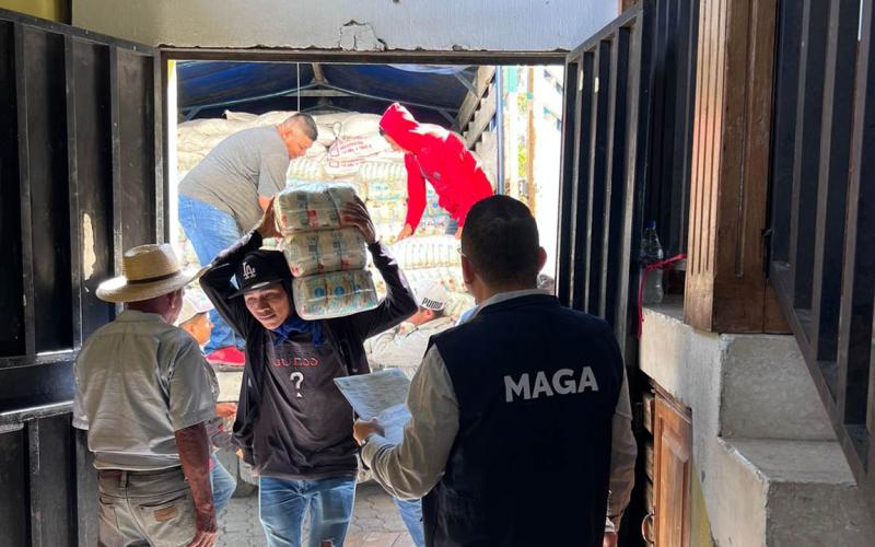 Más de 30 mil familias reciben apoyo alimentario en distintos departamentos del país