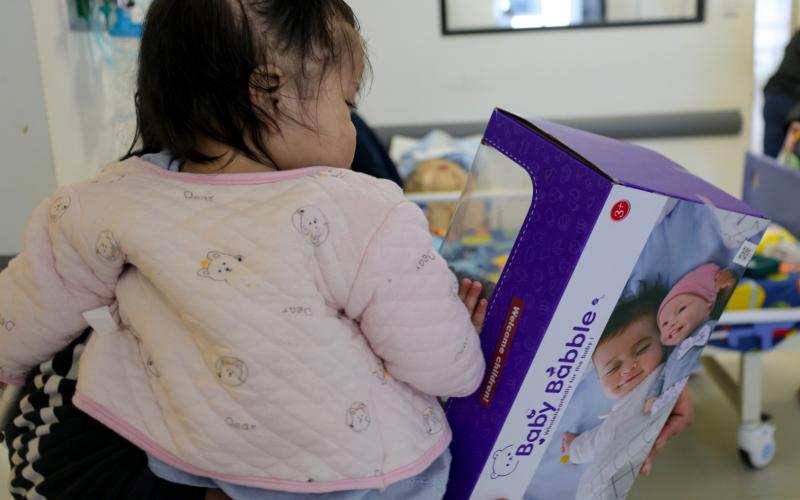 Orquesta Sinfónica Nacional entregó juguetes a niños de Chimaltenango