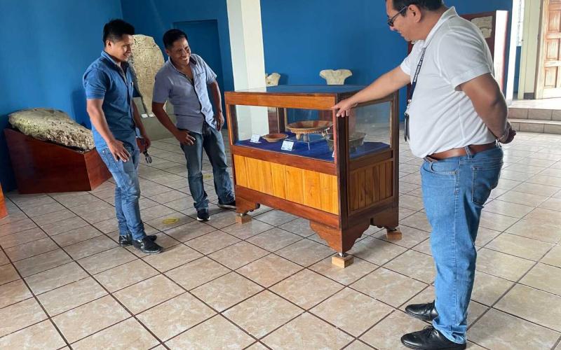 Museo Regional del Sureste de Petén presenta exposición temporal sobre los usos y estilos de cántaros prehispánicos
