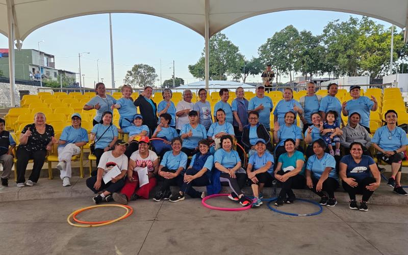 ¿Cómo funciona el Programa Sustantivo del Adulto Mayor en el Parque de la Paz, zona 21?