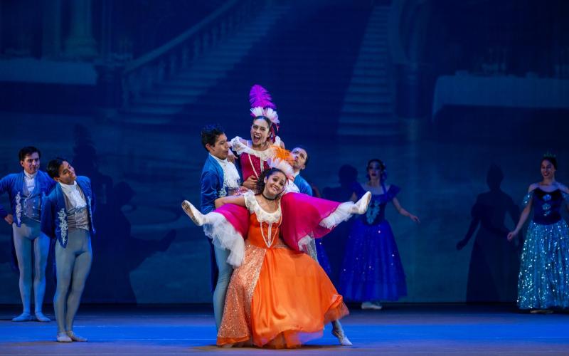 El Ballet Nacional se prepara para una temporada de presentaciones. 