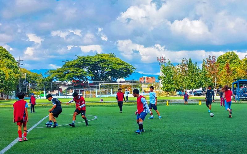 Las instalaciones de los Campos del Roosevelt se mantiene abiertas para que los guatemaltecos disfruten. 