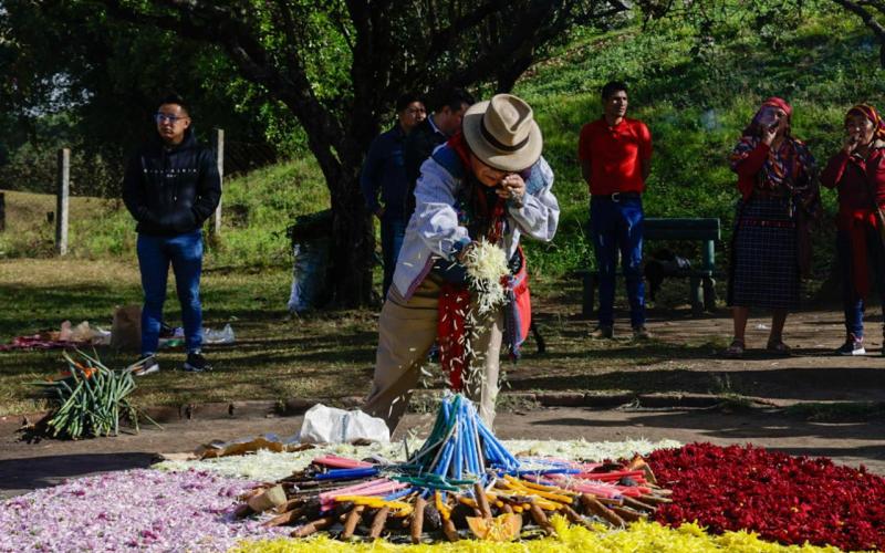 Ceremonia maya: patrimonio espiritual vivo de los pueblos originarios