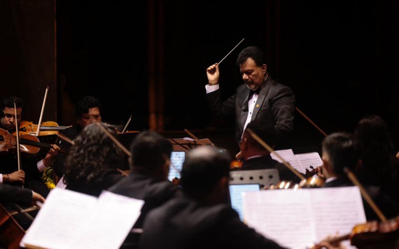 Se presenta la agenda de actividades para los siguientes meses. 