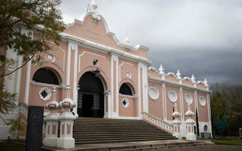 Exposición temporal recorre los 94 años de historia del Museo Nacional de Arqueología y Etnología