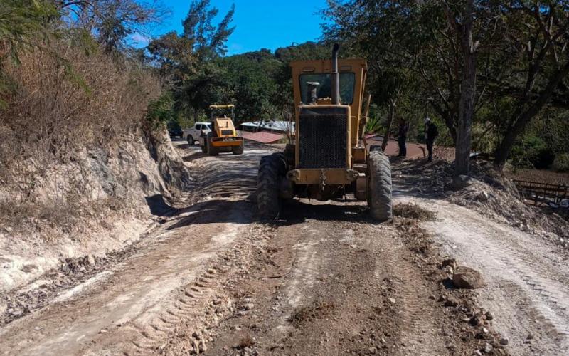Más de 4 mil habitantes de Jalapa mejoran su acceso a servicios y comercio con mantenimiento vial