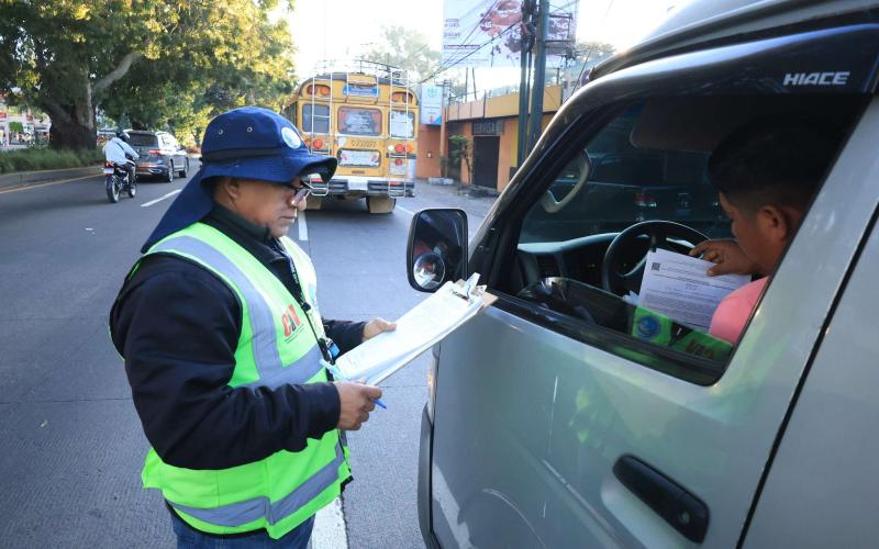 Controles para prevenir la falsificación de documentos en el transporte extraurbano son reforzados por la DGT 