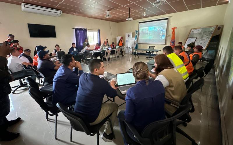 Como parte fundamental del ejercicio, se llevaron a cabo inspecciones detalladas en la pista de aterrizaje, terminal aérea, radioayudas, instalaciones eléctricas, torre de control, centro de control, áreas de rampa y alteración de fauna, con el objetivo de verificar que cada componente se encontrara en condiciones óptimas de funcionamiento.