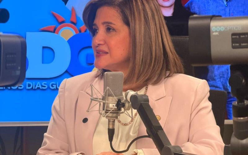 Vicepresidenta Karin Herrera visita TGW y promueve la ciencia en Guatemala