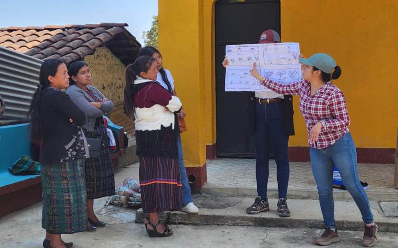 Asistencia técnica a familias Chocanuleu fortalecen su producción de alimentos