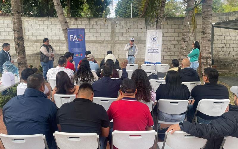 Capacitan a personal técnico para mejorar la asistencia en huertos y granos básicos