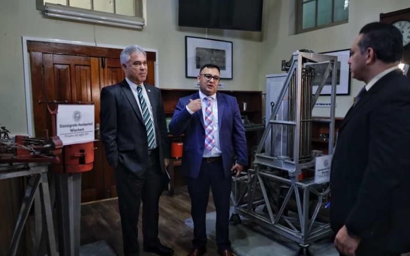 DGAC e INSIVUMEH unen esfuerzos para fortalecer la seguridad aérea con firma de convenio