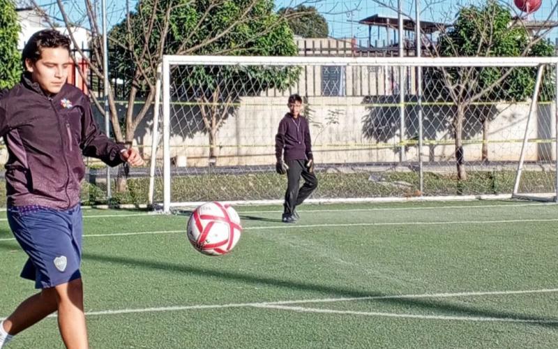 Academia de Fútbol del Parque de la Paz impulsa el desarrollo integral de la niñez y juventud en la zona 21. 