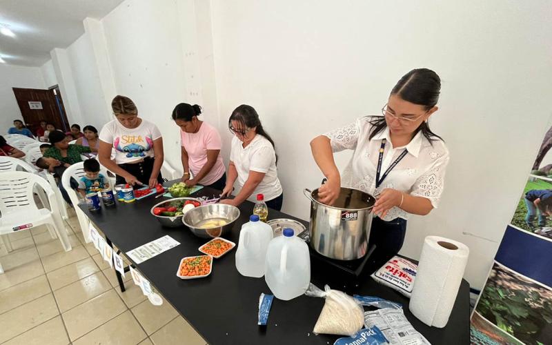 Entre recetas y esperanza, madres de Zacapa aprenden a enfrentar la desnutrición
