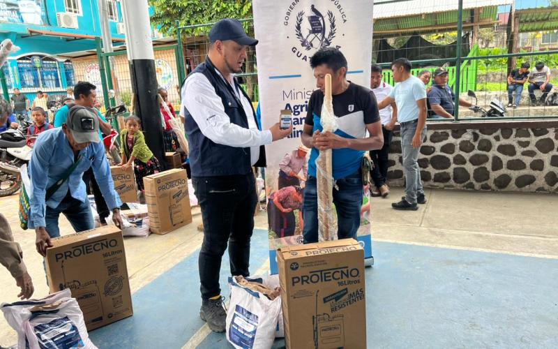 Entrega de kits productivos impulsan establecimiento de huertos familiares