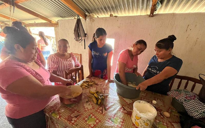 Familias capacitadas en transformación de productos locales