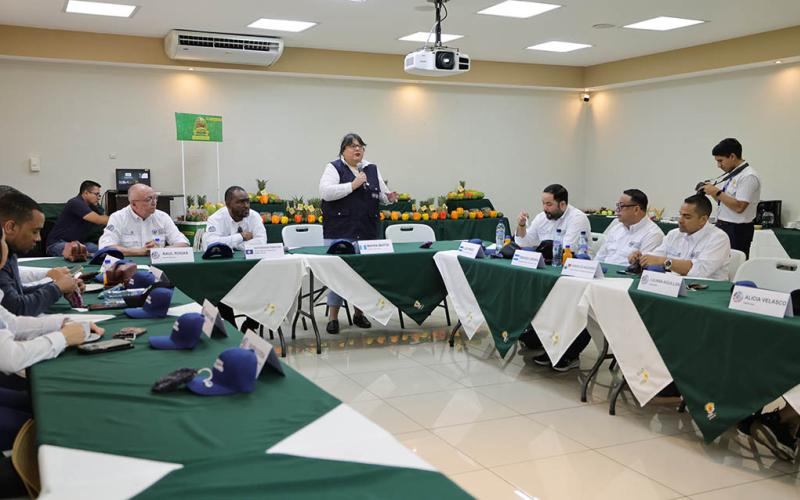 Guatemala presenta planta Moscamed como referente regional en control de plagas