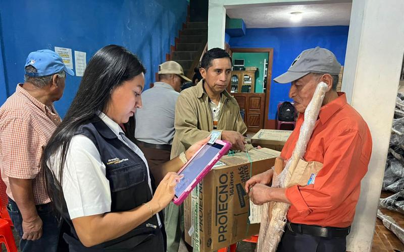 Huertos familiares toman fuerza con entrega de kits productivos