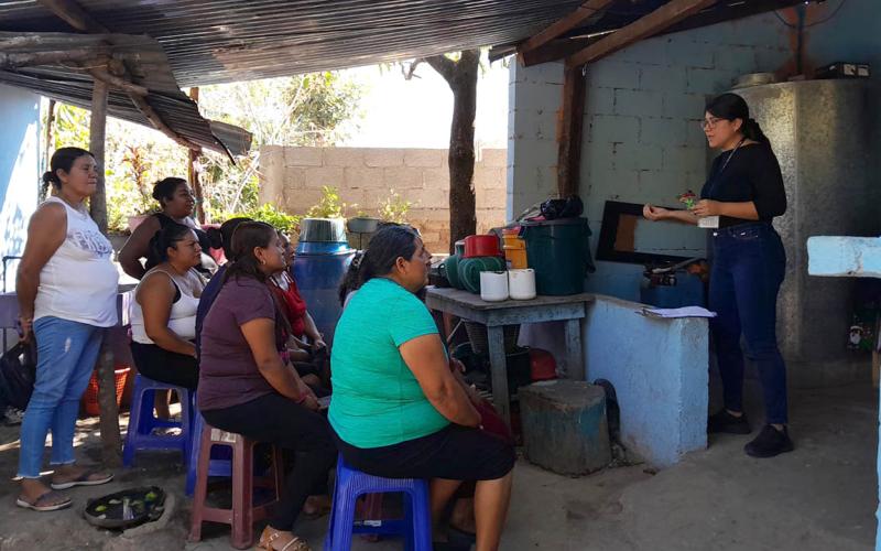 Impulsan el cultivo de plantas nativas y uso de composta orgánica