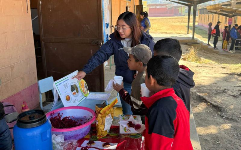Familias de Chotacaj disfrutan una mañana de sabores saludables