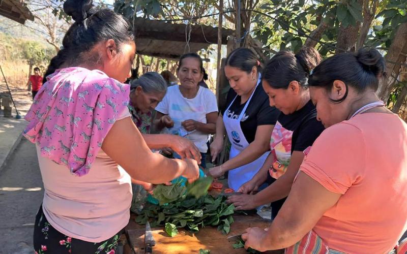 Mujeres de Baja Verapaz transforman recursos locales en platillos nutritivos