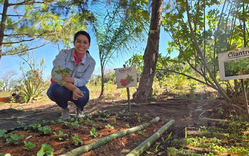 Mujeres de Yupiltepeque fortalecen la economía familiar con huertos familiares