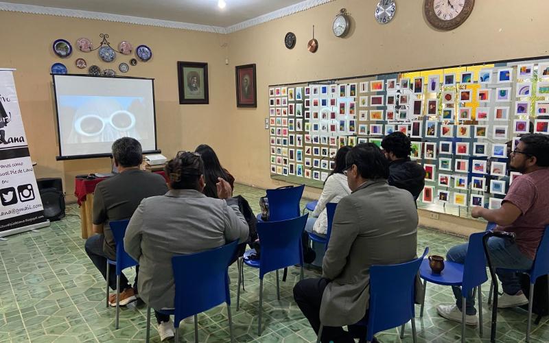 Se entregan diplomas a los primeros guatemaltecos que concluyeron el Diplomado Virtual de Gestores Culturales. 