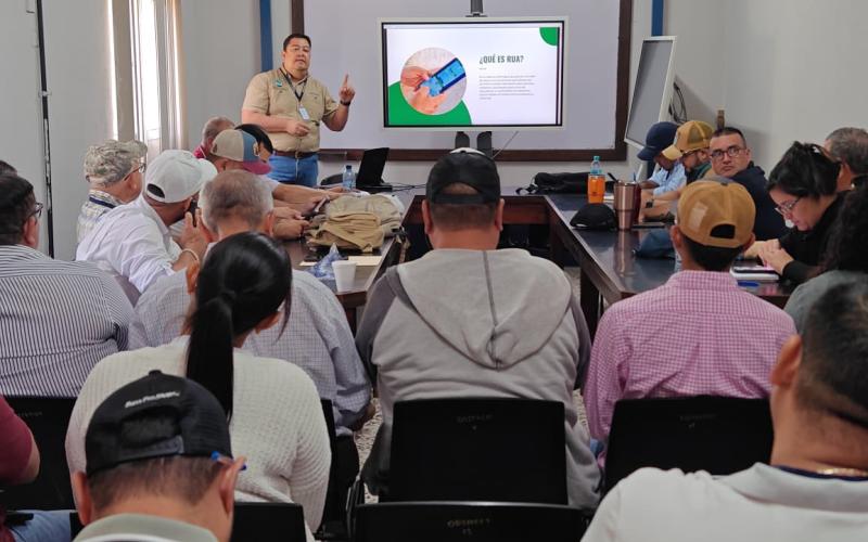 Personal de Zacapa se especializa en el Registro Único de Agricultores