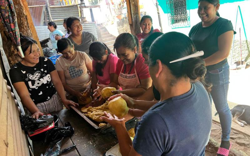 Taller de preparación de alimentos impulsa la economía familiar en Jutiapa 